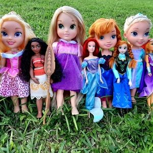 HUGE LOT Disney dolls